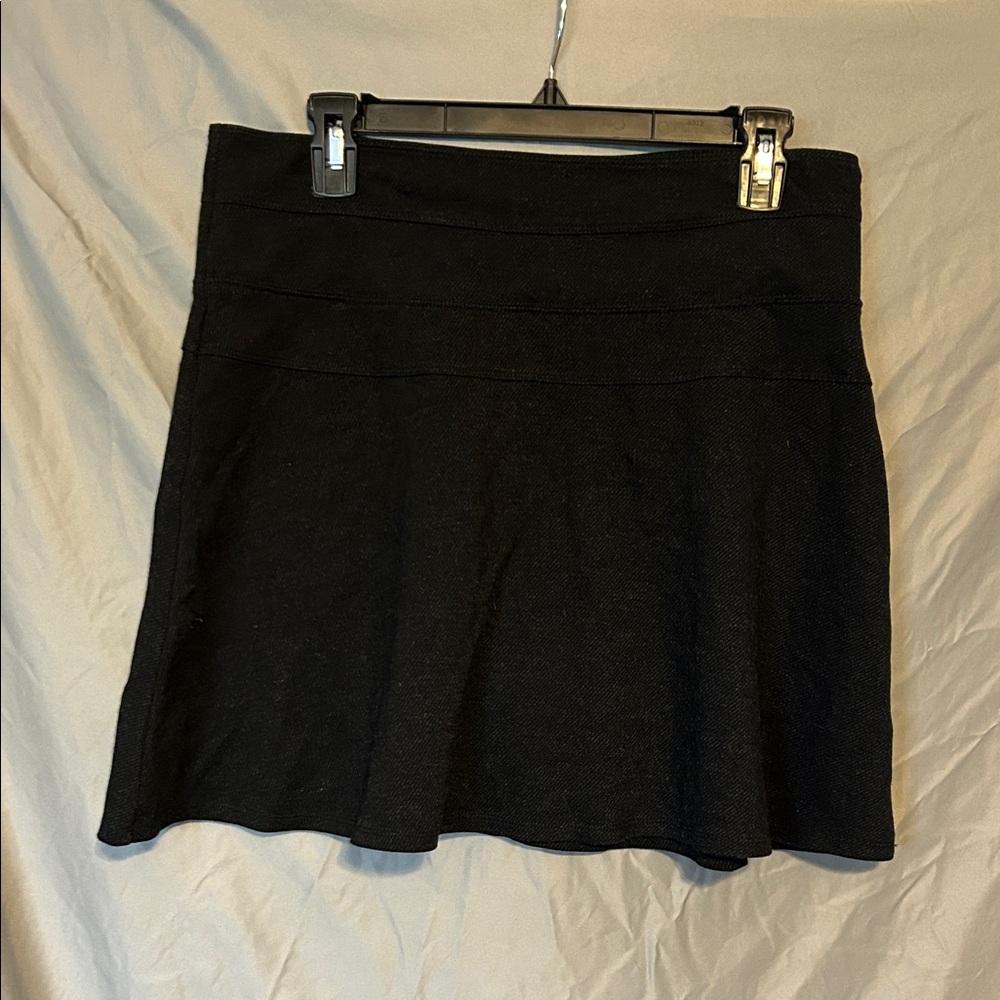 Athleta Black Mini Skirt (No Shorts) Zipper. Size 8 Fixed slight hole (Pictured) - Picture 3 of 11